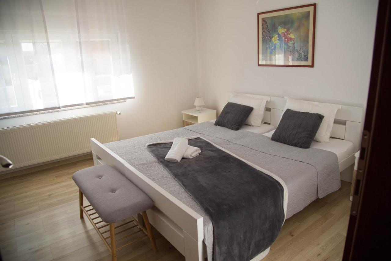 Apartmani Baotic Zupanja Esterno foto
