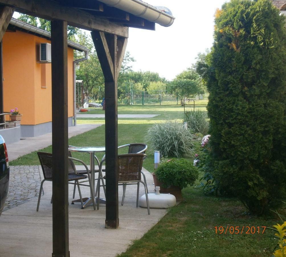 Apartmani Baotic Zupanja Esterno foto