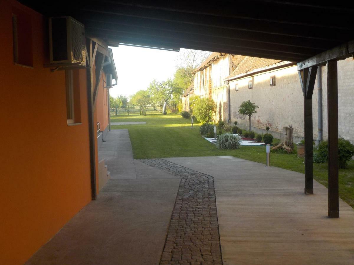 Apartmani Baotic Zupanja Esterno foto
