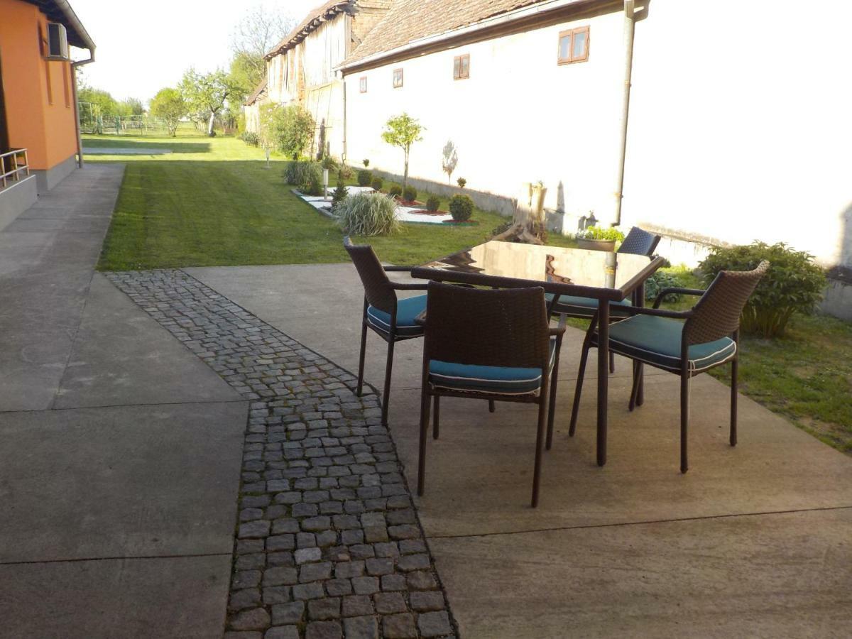 Apartmani Baotic Zupanja Esterno foto