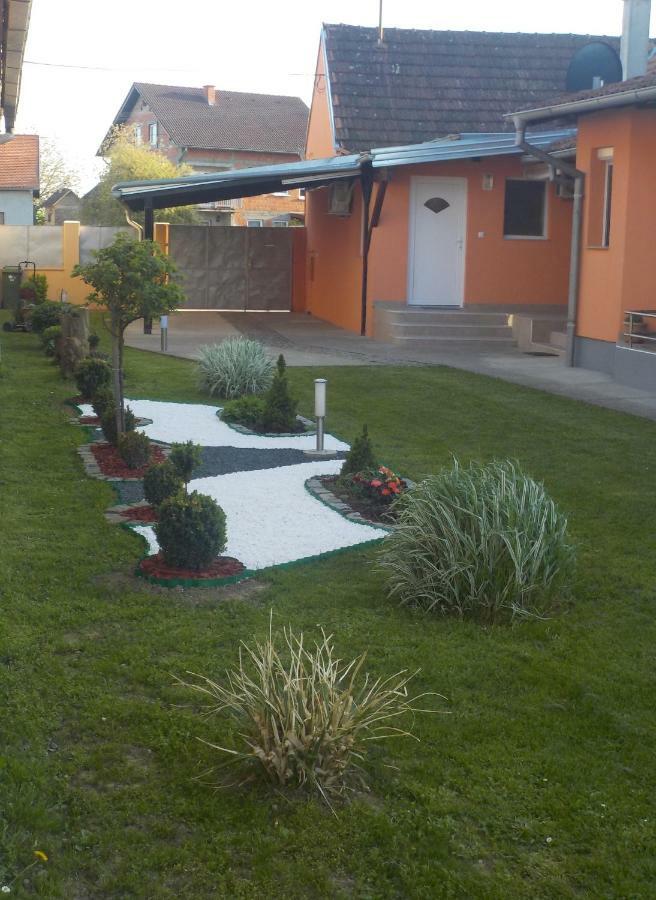 Apartmani Baotic Zupanja Esterno foto