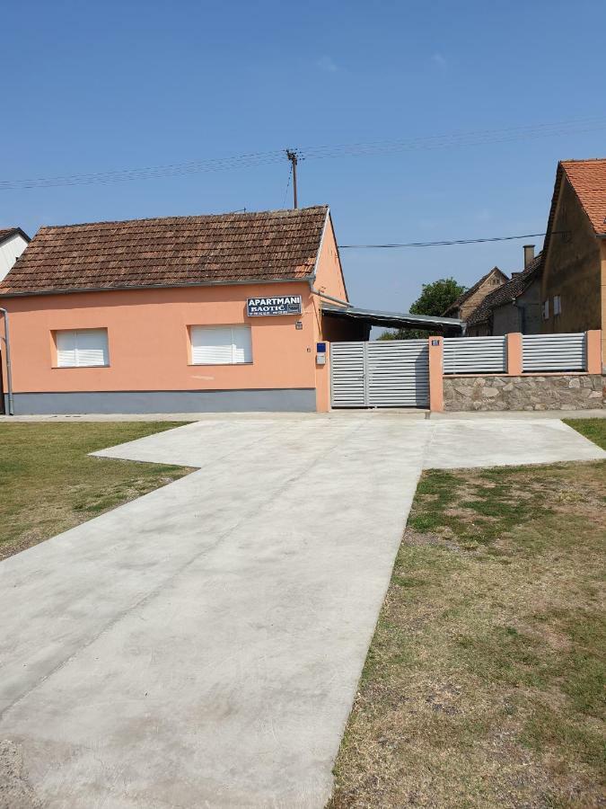 Apartmani Baotic Zupanja Esterno foto