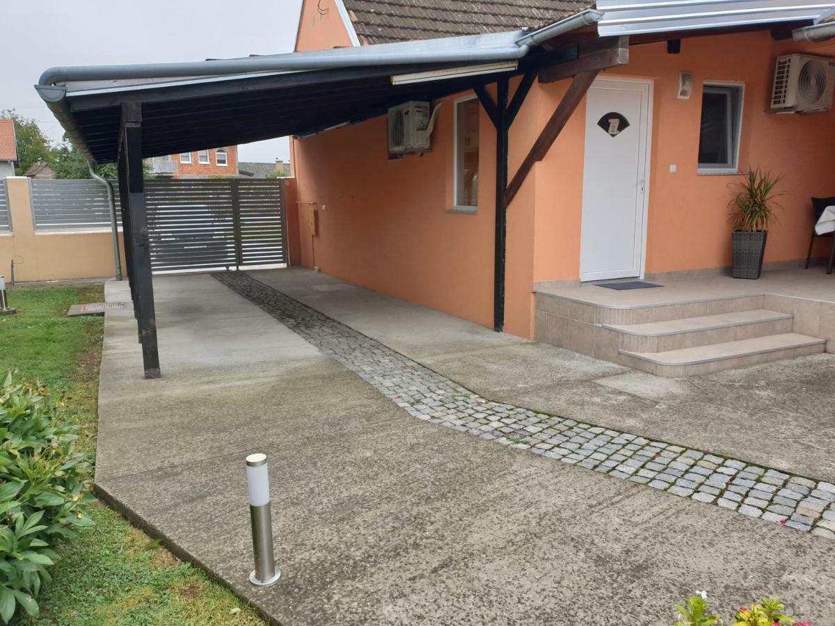 Apartmani Baotic Zupanja Esterno foto